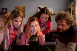 Caught in the Net by V&iacute;t Klus&aacute;k and Barbora Chalupov&aacute;